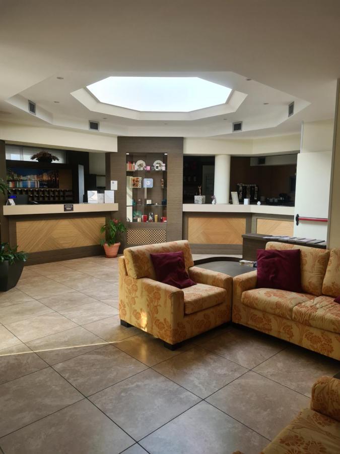 Elysium Hotel Raya Mediglia Eksteriør billede