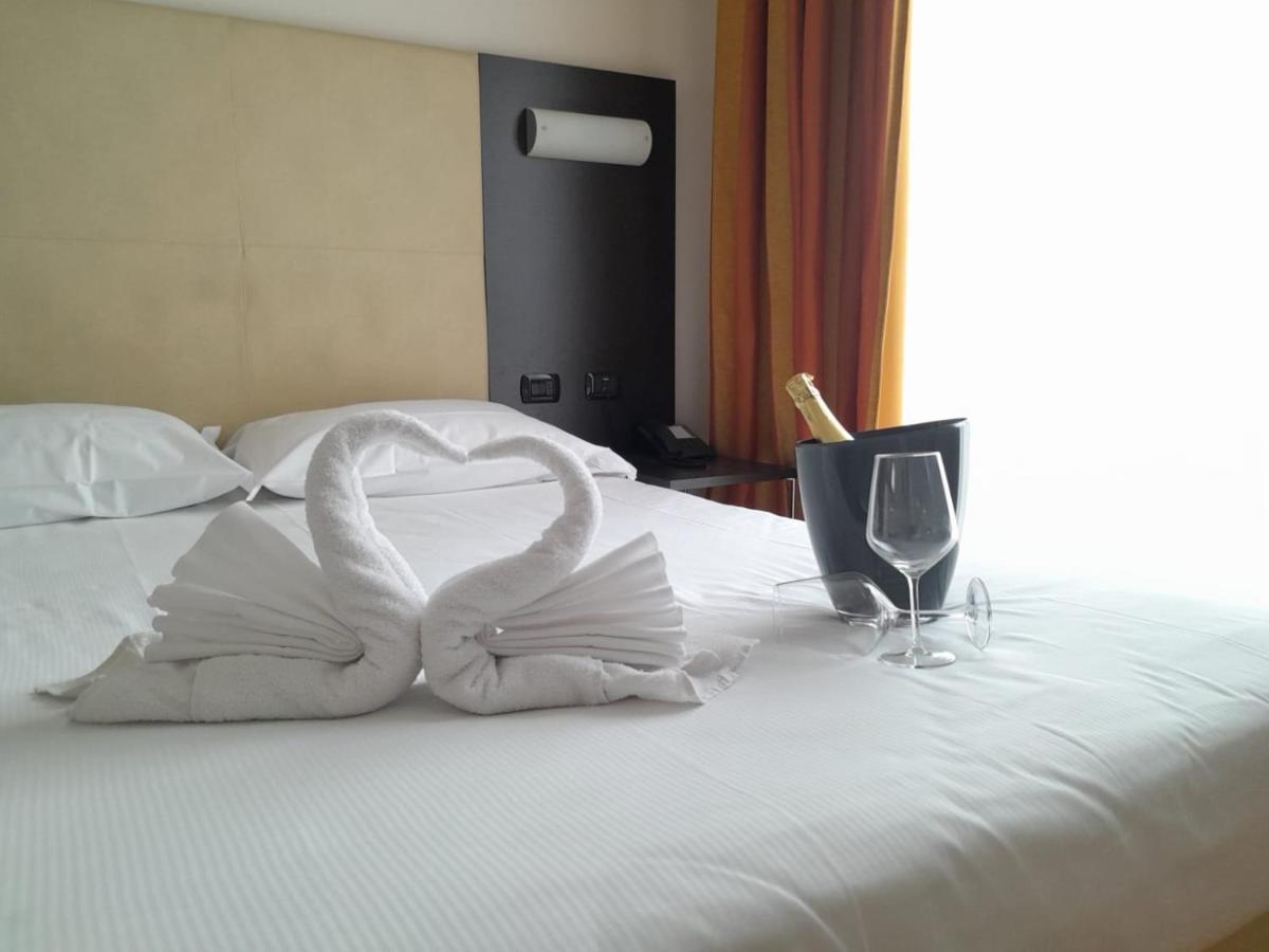 Elysium Hotel Raya Mediglia Eksteriør billede